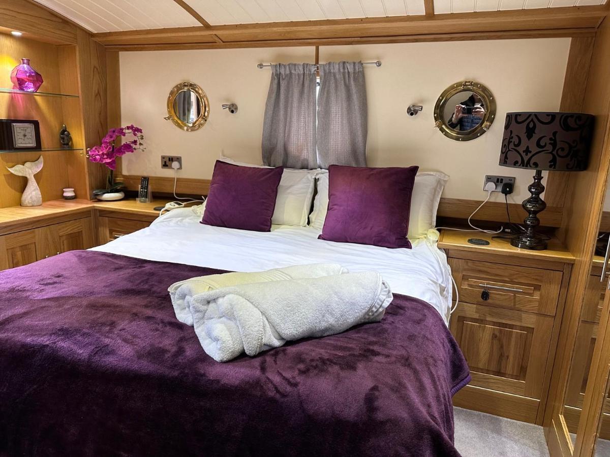 Luxury Boat - The Thistle Dream Uxbridge Ngoại thất bức ảnh